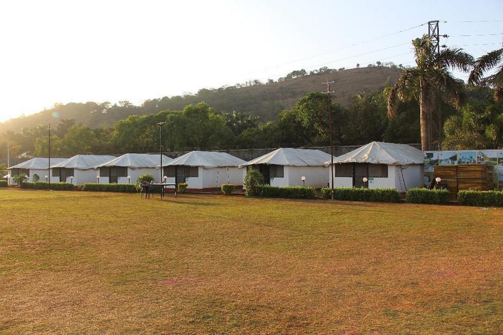 Whispering Woods Resort Lonavala Esterno foto