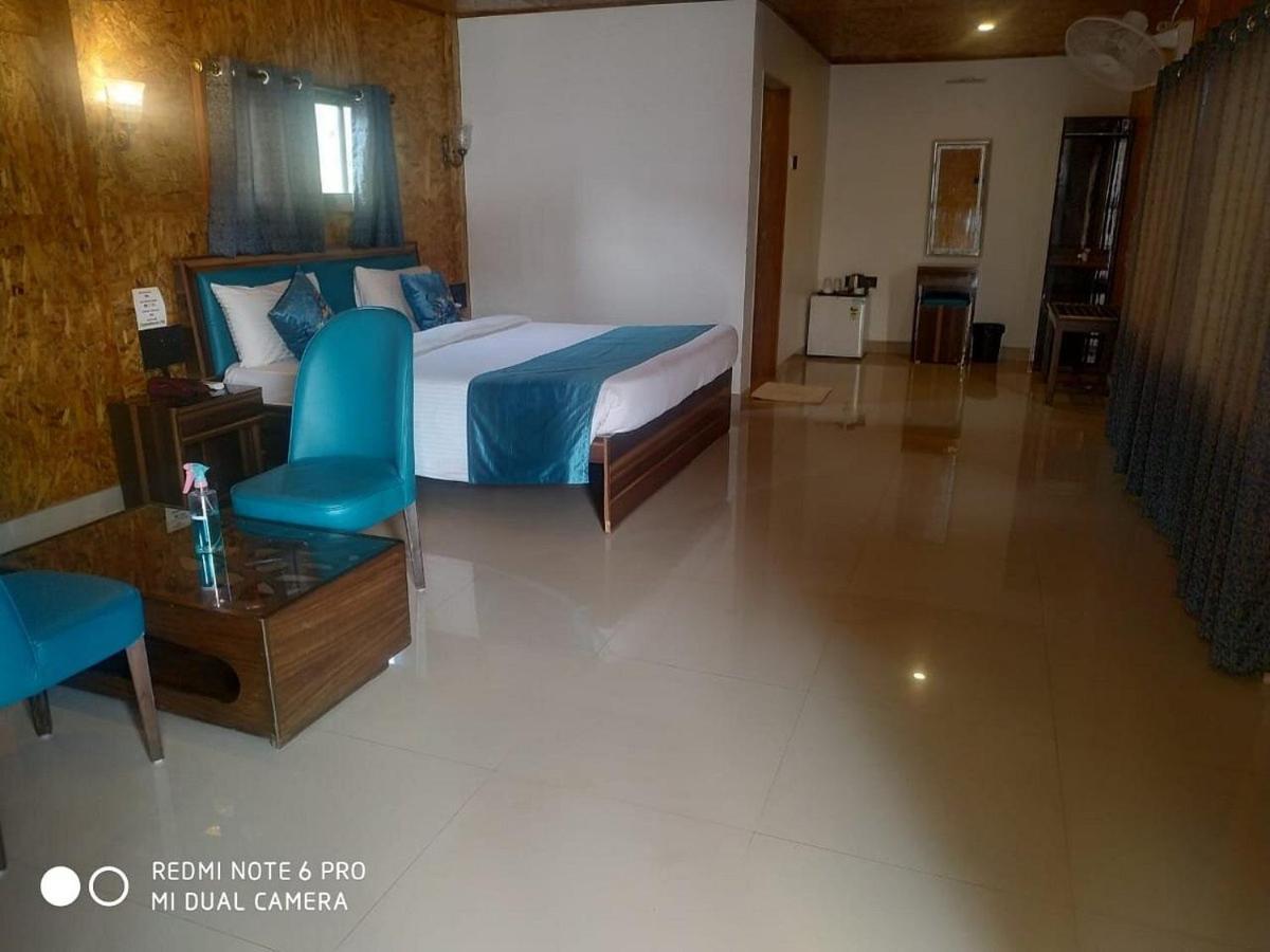 Whispering Woods Resort Lonavala Esterno foto