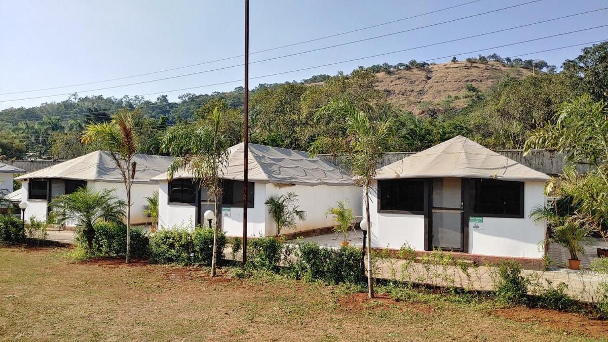 Whispering Woods Resort Lonavala Esterno foto