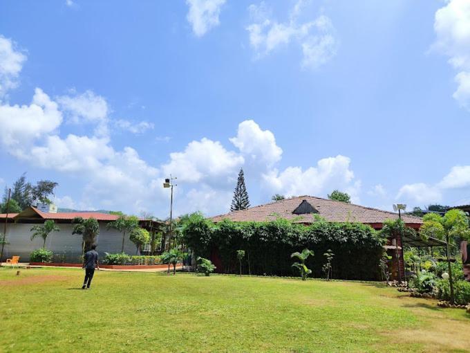 Whispering Woods Resort Lonavala Esterno foto