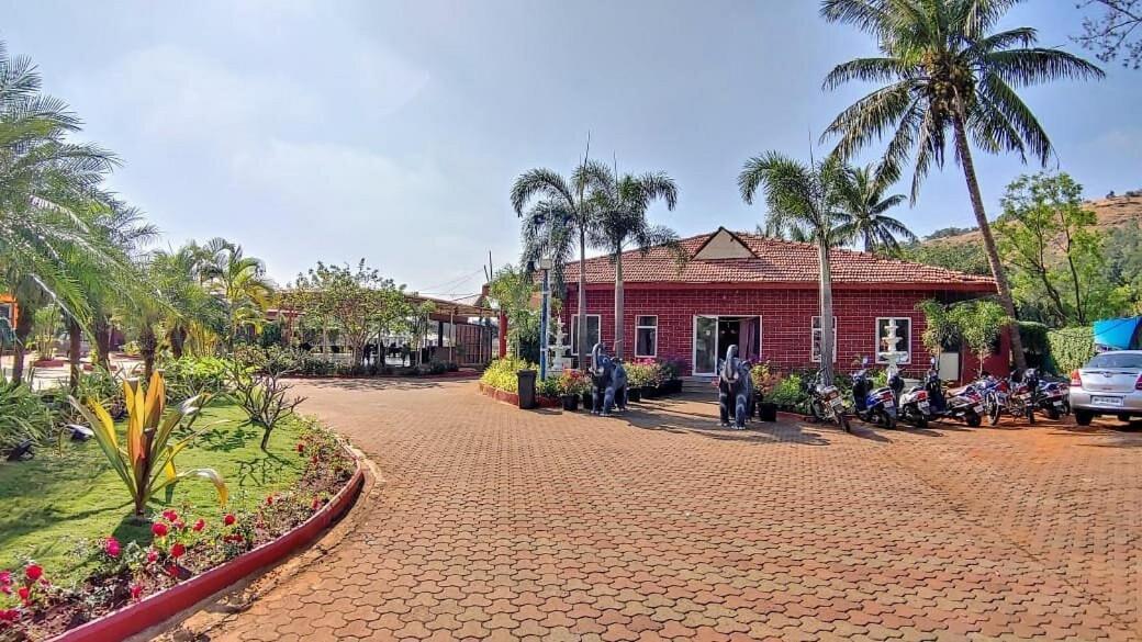 Whispering Woods Resort Lonavala Esterno foto