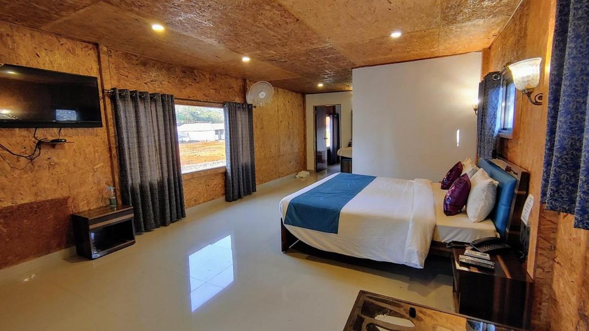 Whispering Woods Resort Lonavala Esterno foto