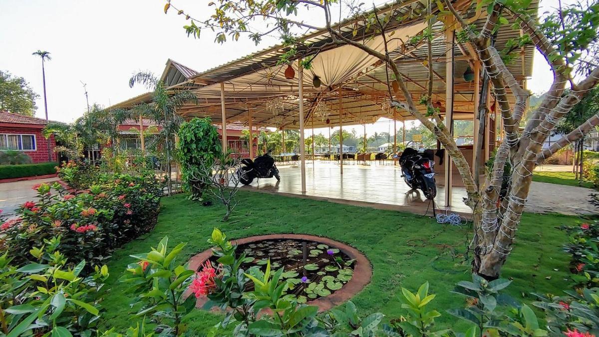 Whispering Woods Resort Lonavala Esterno foto