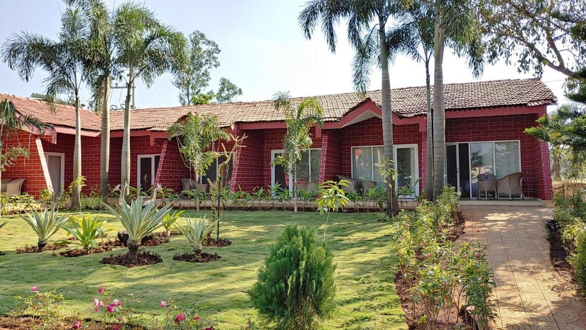 Whispering Woods Resort Lonavala Esterno foto